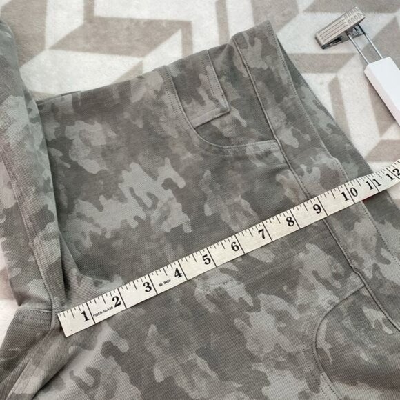 SPANX Jean-ish Leggings In Stone Wash Camo Size Medium - Picture 9 of 10